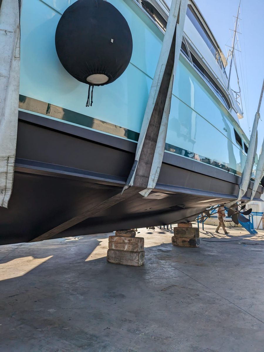 2001 Hatteras 70 