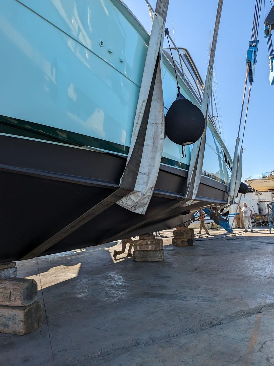 2001 Hatteras 70 