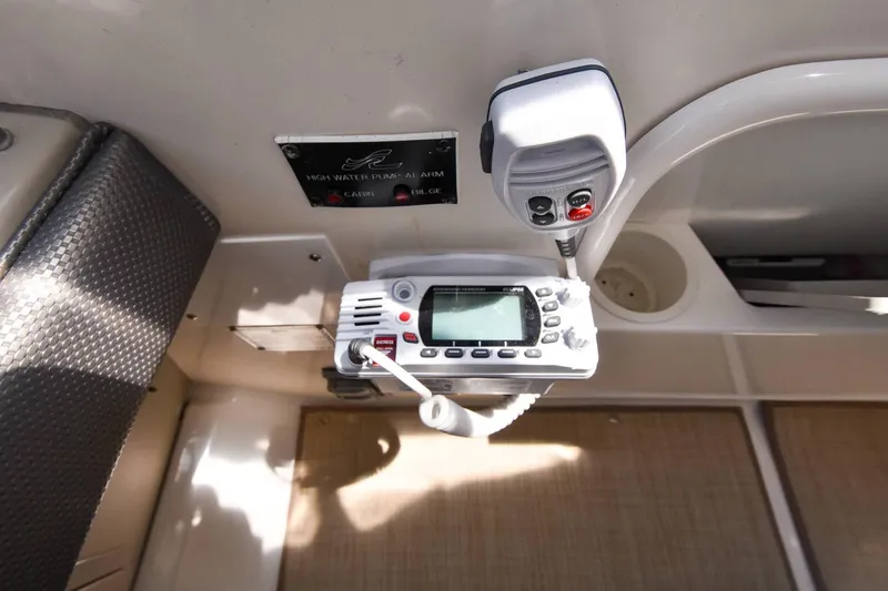 Pure Fun Yacht Photos Pics Control panel and radio equipment on 2007 Sea Ray 40 Sundancer boat.