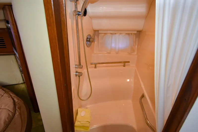 Pure Fun Yacht Photos Pics Shower area in 2007 Sea Ray 40 Sundancer yacht with curtain and towel.