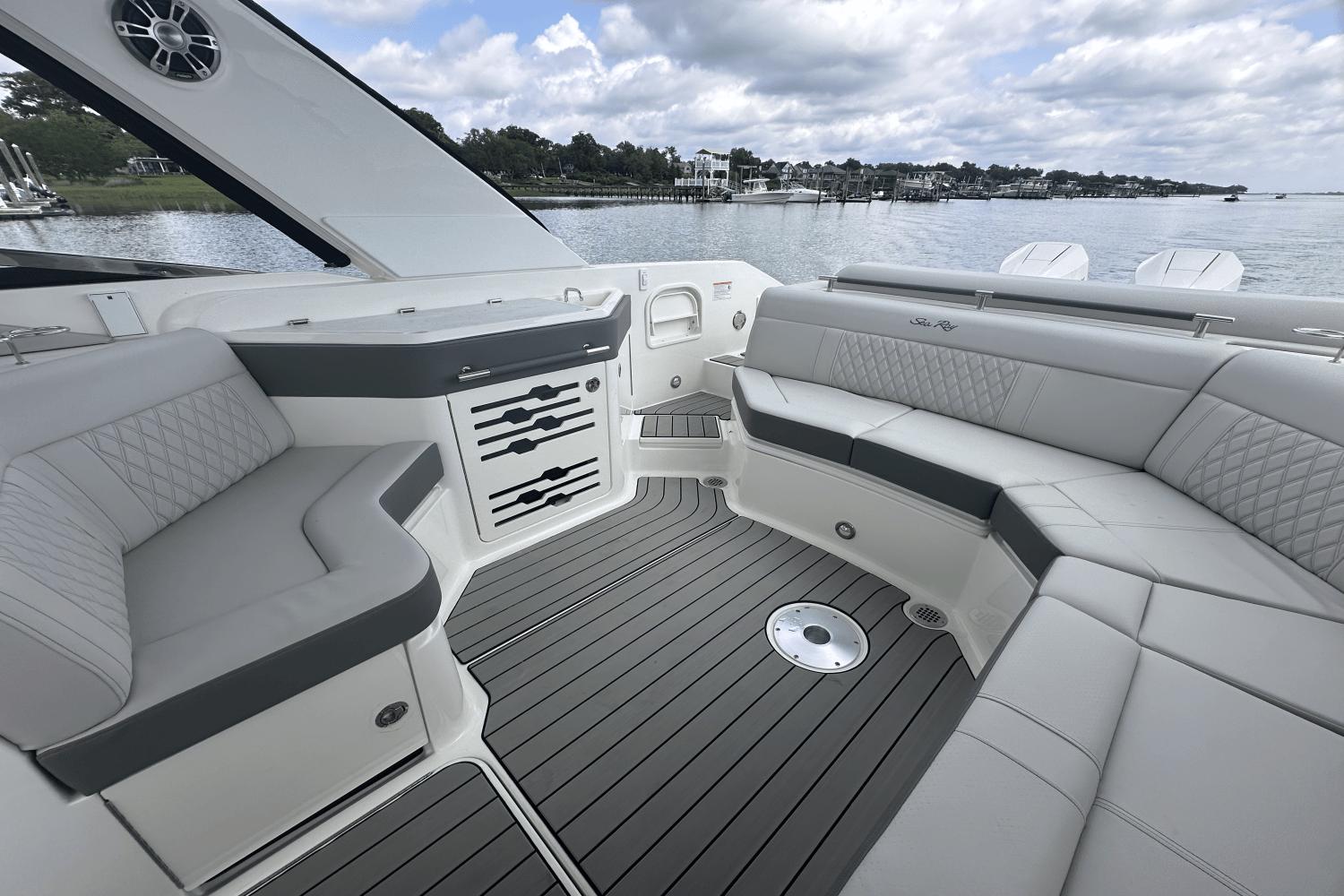 2024 Sea Ray 310 SLX Outboard Runabout for sale - YachtWorld