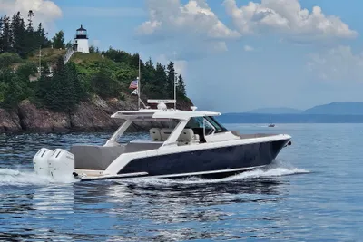 Tiara Yachts 43 LS