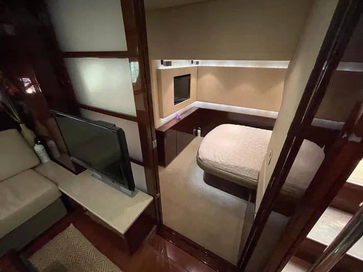  Yacht Photos Pics Interior of 2010 Sea Ray 540 Sundancer yacht with cozy bedroom and TV area.