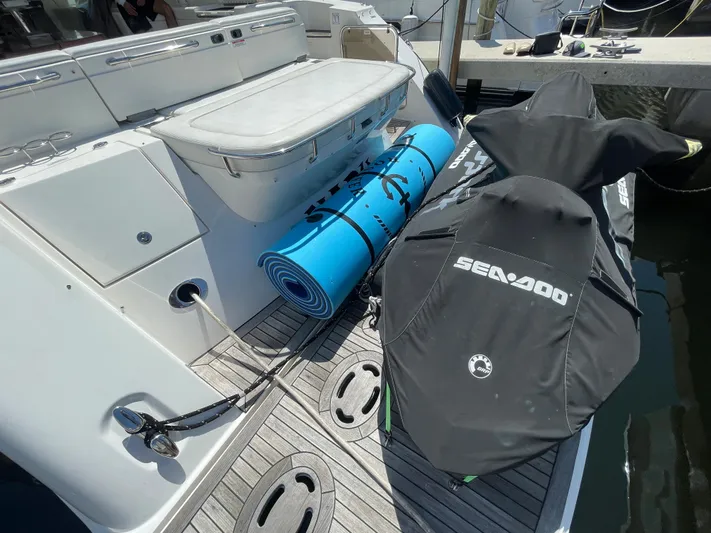  Yacht Photos Pics 2010 Sea Ray 540 Sundancer yacht deck with Sea-Doo cover and blue mat.