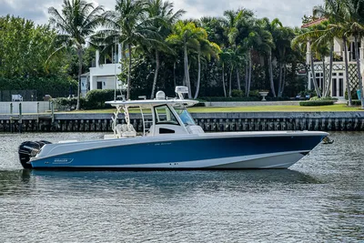 Boston Whaler 370 Outrage