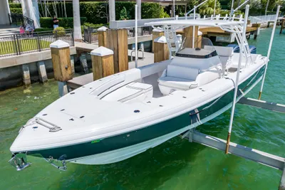 Intrepid 323 OPEN