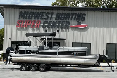 Lowe SS270 Extended Walk-Thru