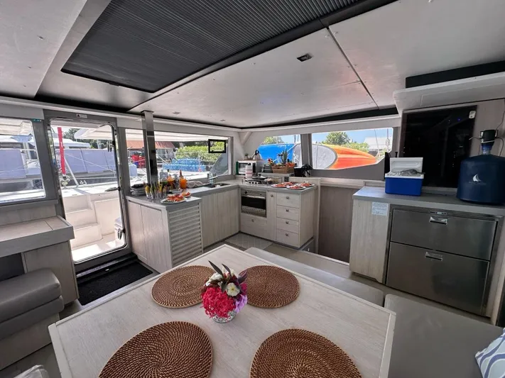Nice Aft Too Yacht Photos Pics 