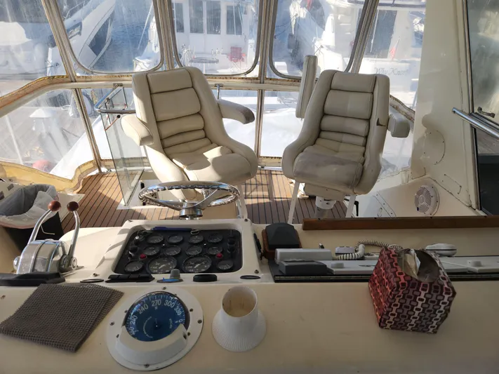 Boss Lady Yacht Photos Pics Cockpit of 2001 Ocean Yachts 48 with dual captain chairs and control panel.