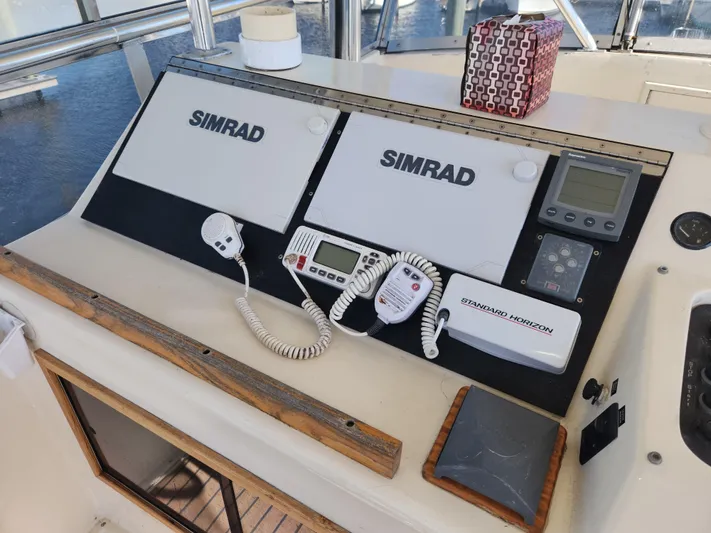 Boss Lady Yacht Photos Pics Control panel of a 2001 Ocean Yachts 48 with Simrad and Standard Horizon equipment.