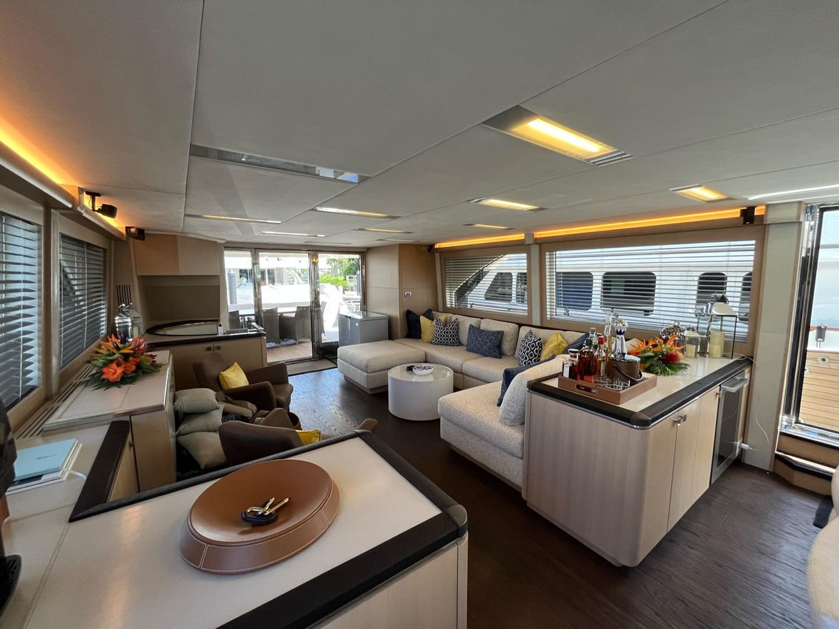 2015 Monte Carlo Yachts 86 