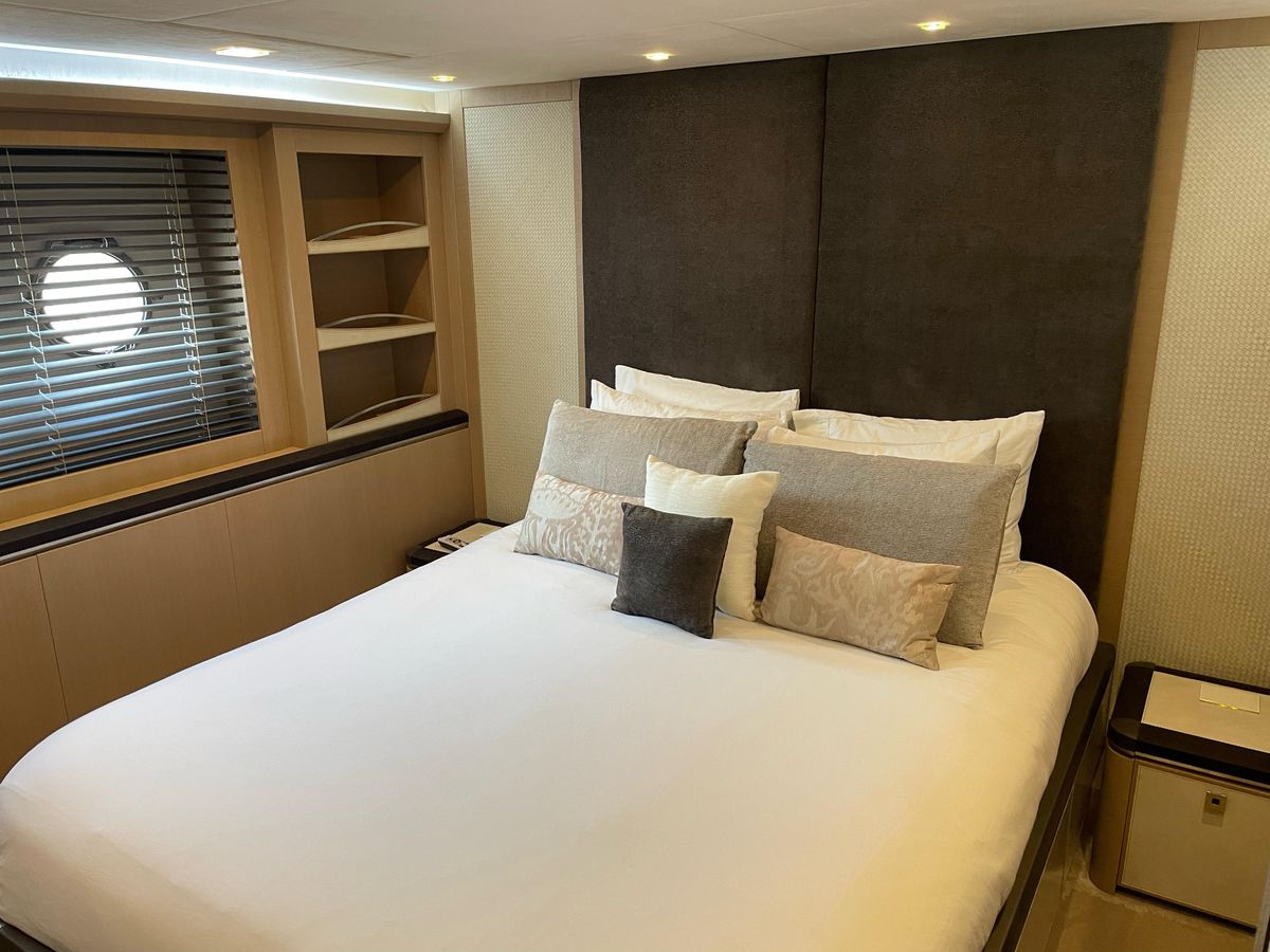 2015 Monte Carlo Yachts 86 