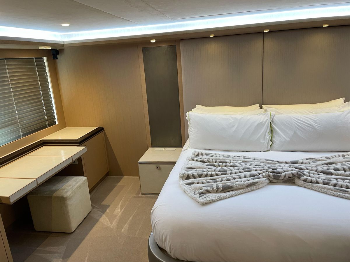 2015 Monte Carlo Yachts 86 