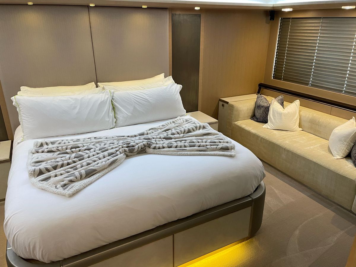 2015 Monte Carlo Yachts 86 