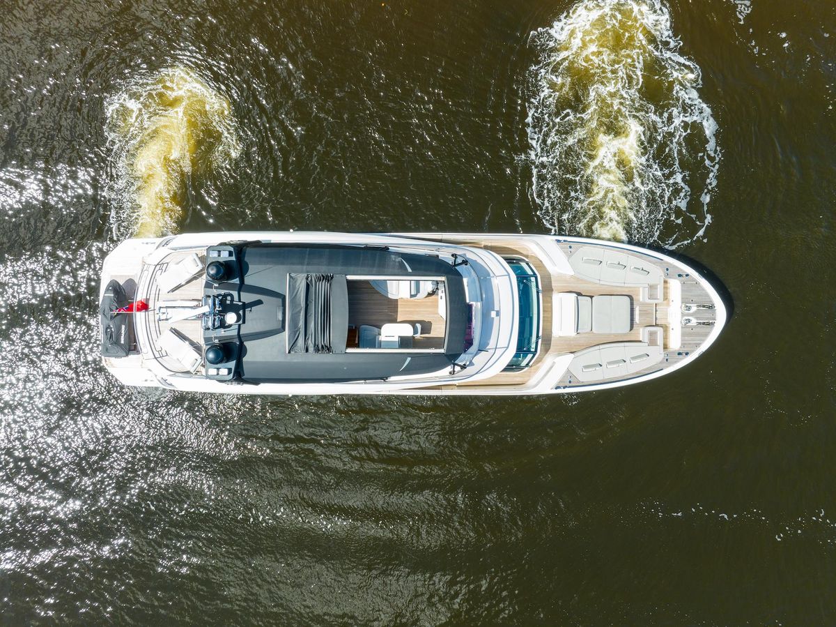 2015 Monte Carlo Yachts 86 