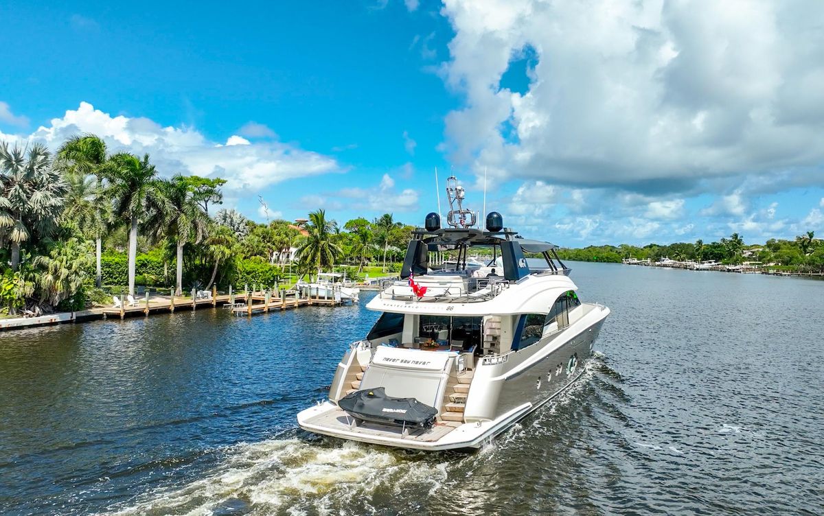 2015 Monte Carlo Yachts 86 