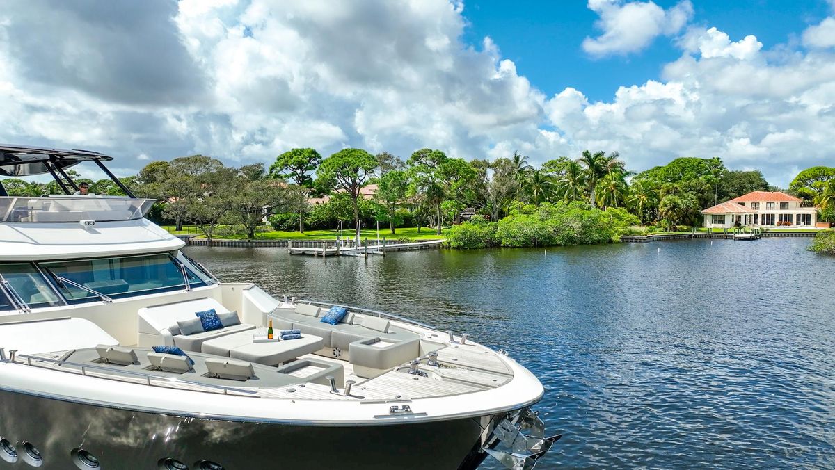 2015 Monte Carlo Yachts 86 