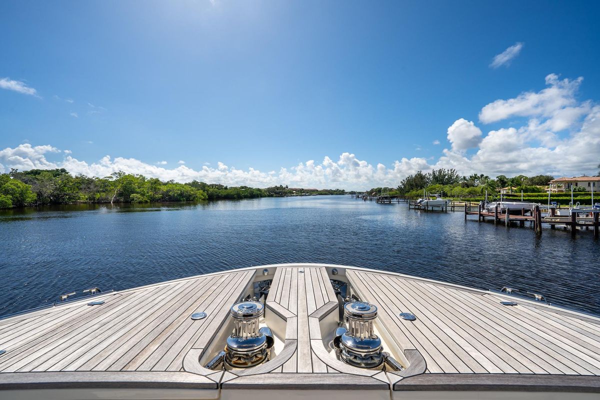 2015 Monte Carlo Yachts 86 