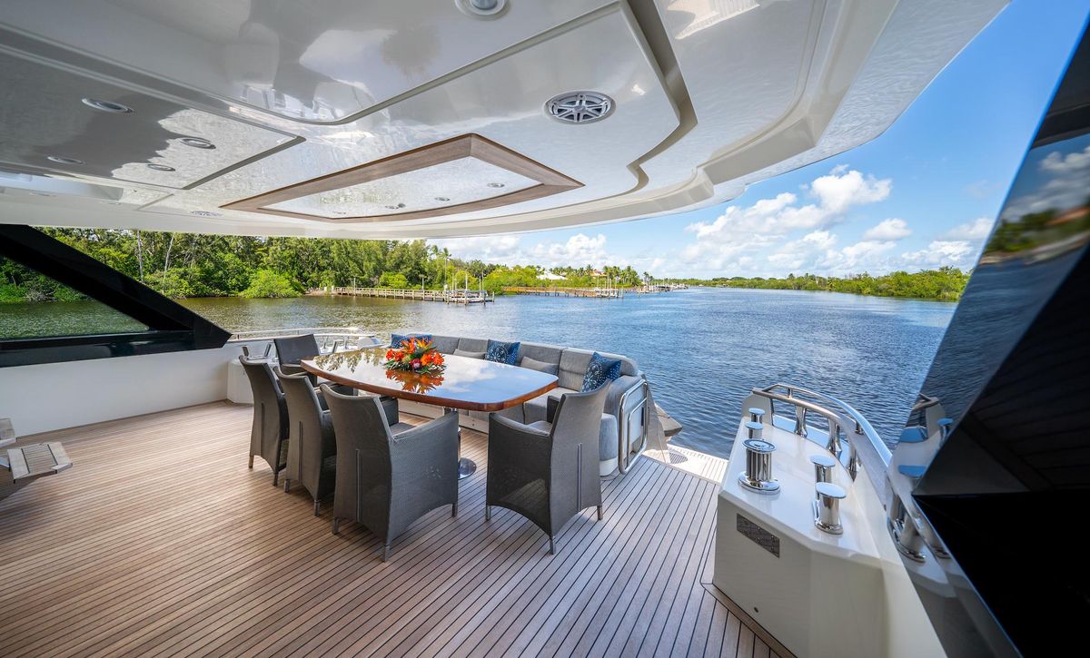 2015 Monte Carlo Yachts 86 