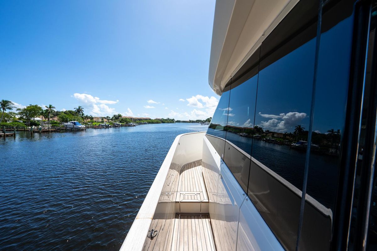 2015 Monte Carlo Yachts 86 