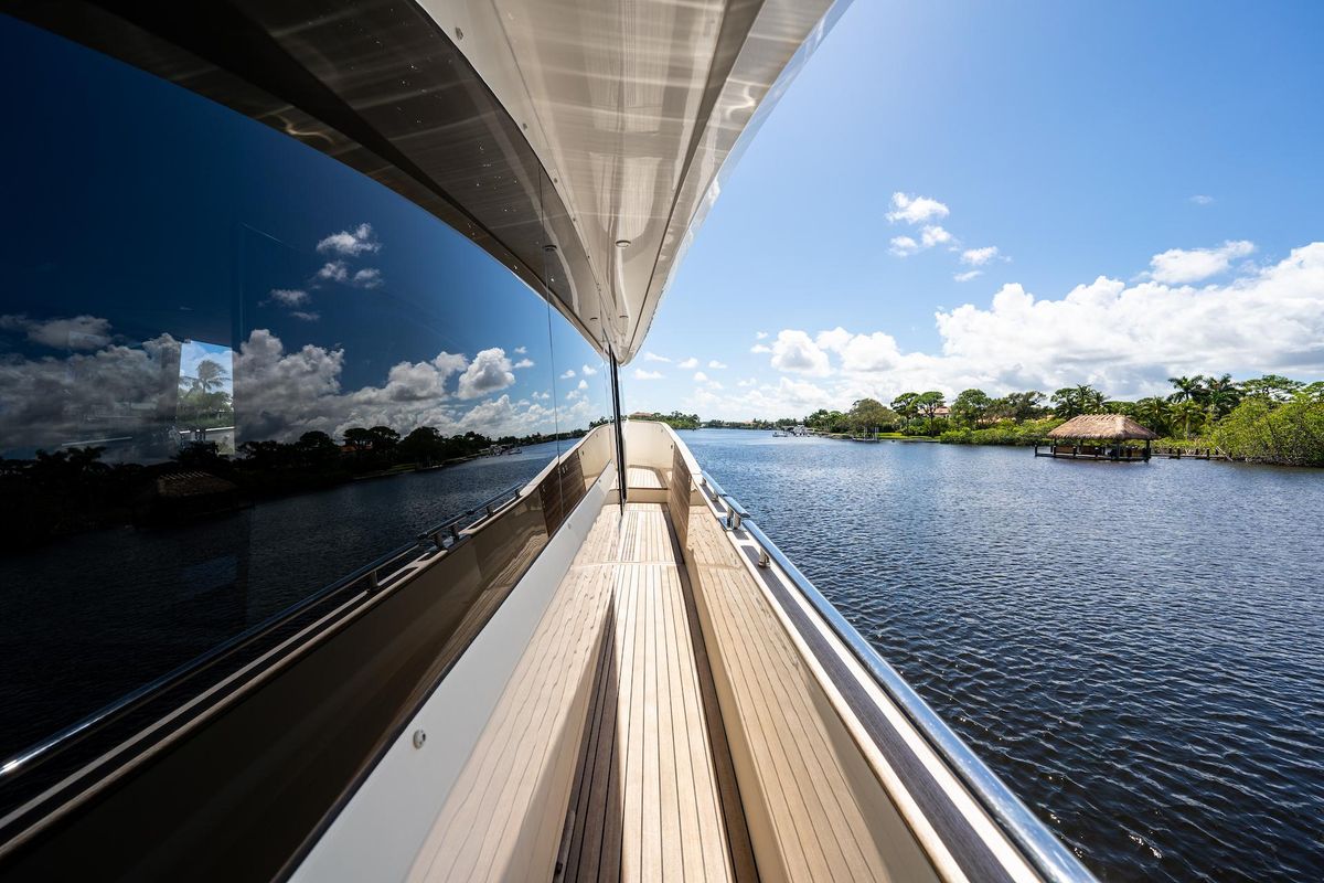 2015 Monte Carlo Yachts 86 