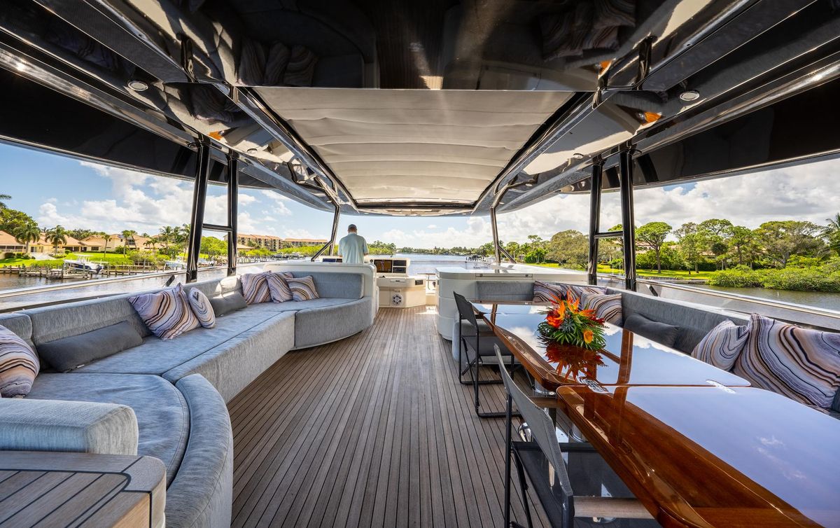 2015 Monte Carlo Yachts 86 