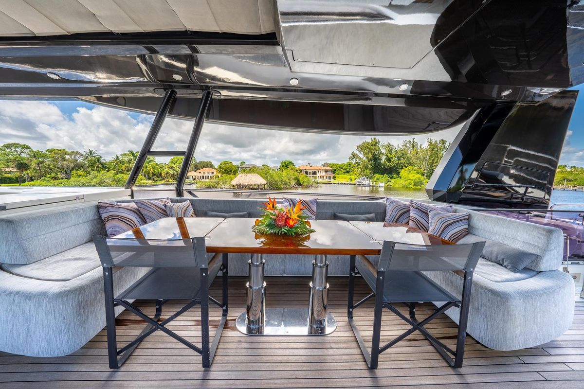 2015 Monte Carlo Yachts 86 