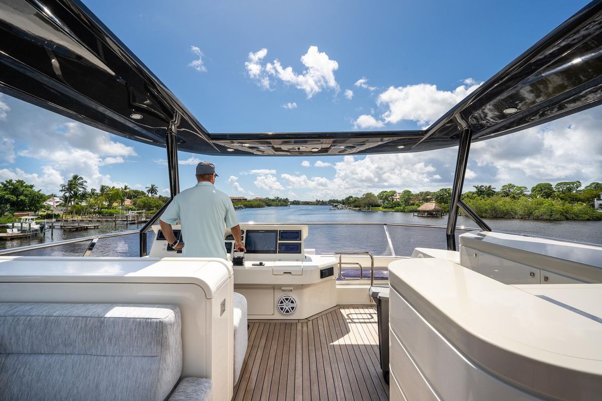 2015 Monte Carlo Yachts 86 