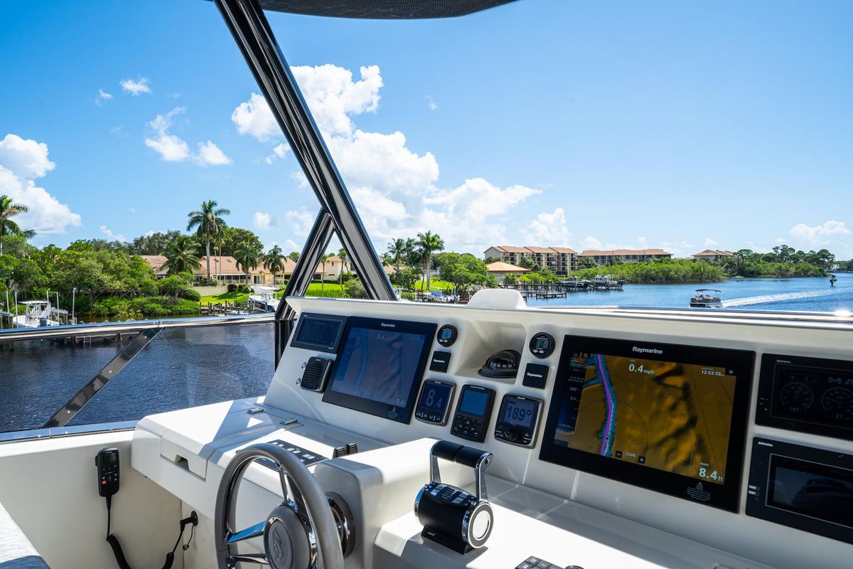 2015 Monte Carlo Yachts 86 