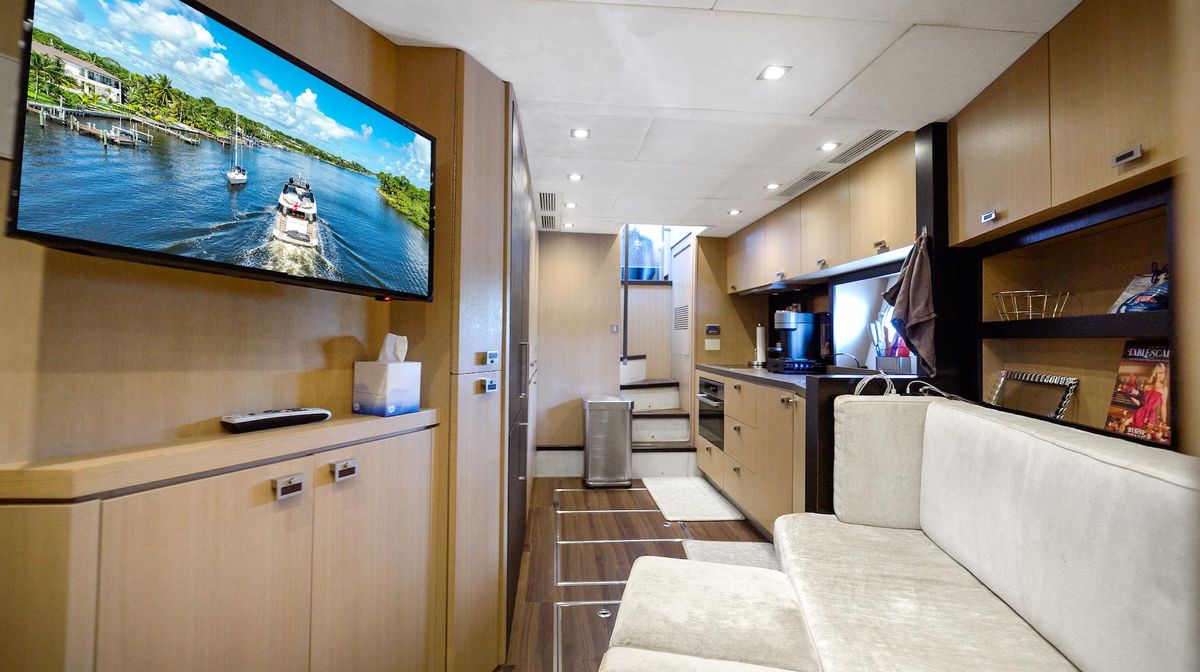 2015 Monte Carlo Yachts 86 