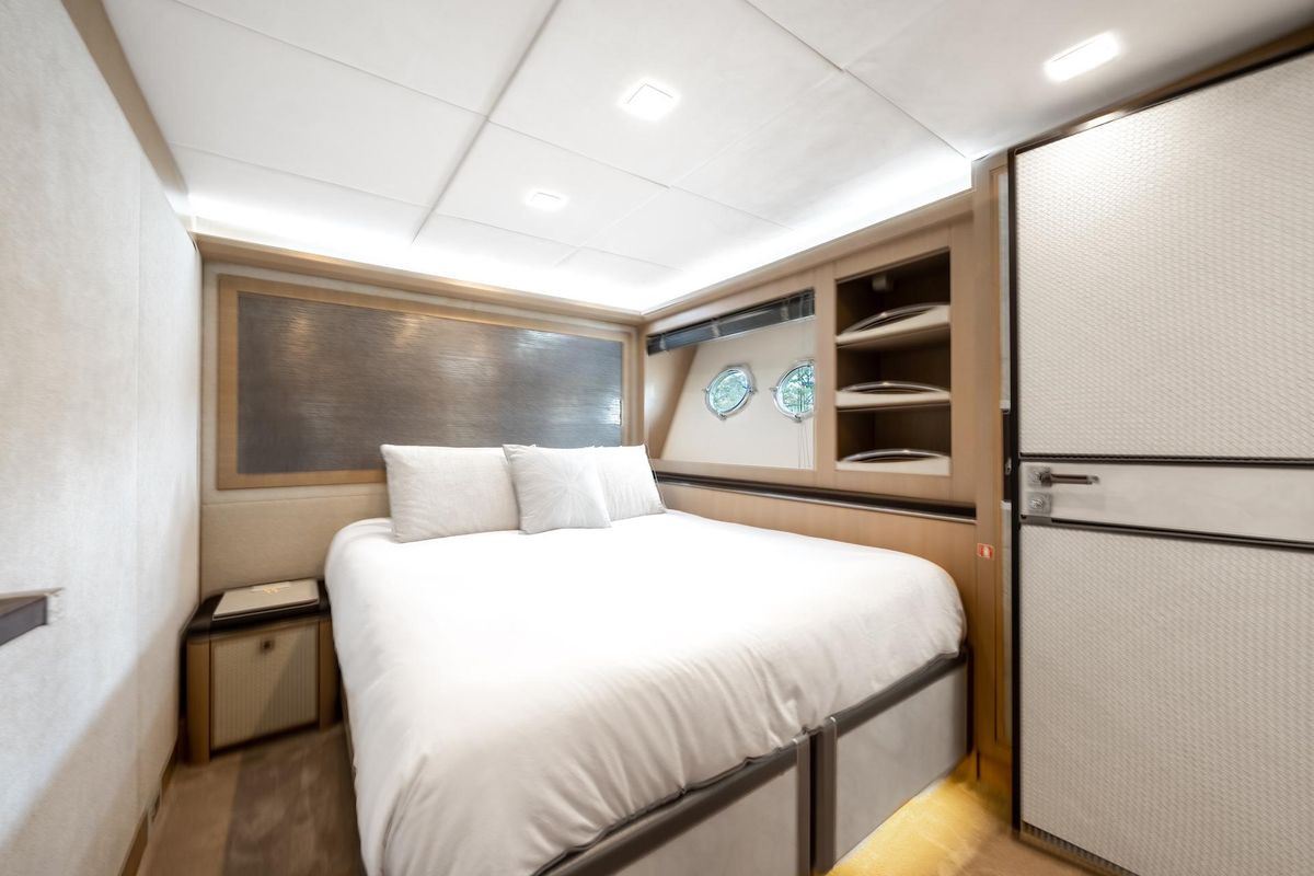 2015 Monte Carlo Yachts 86 