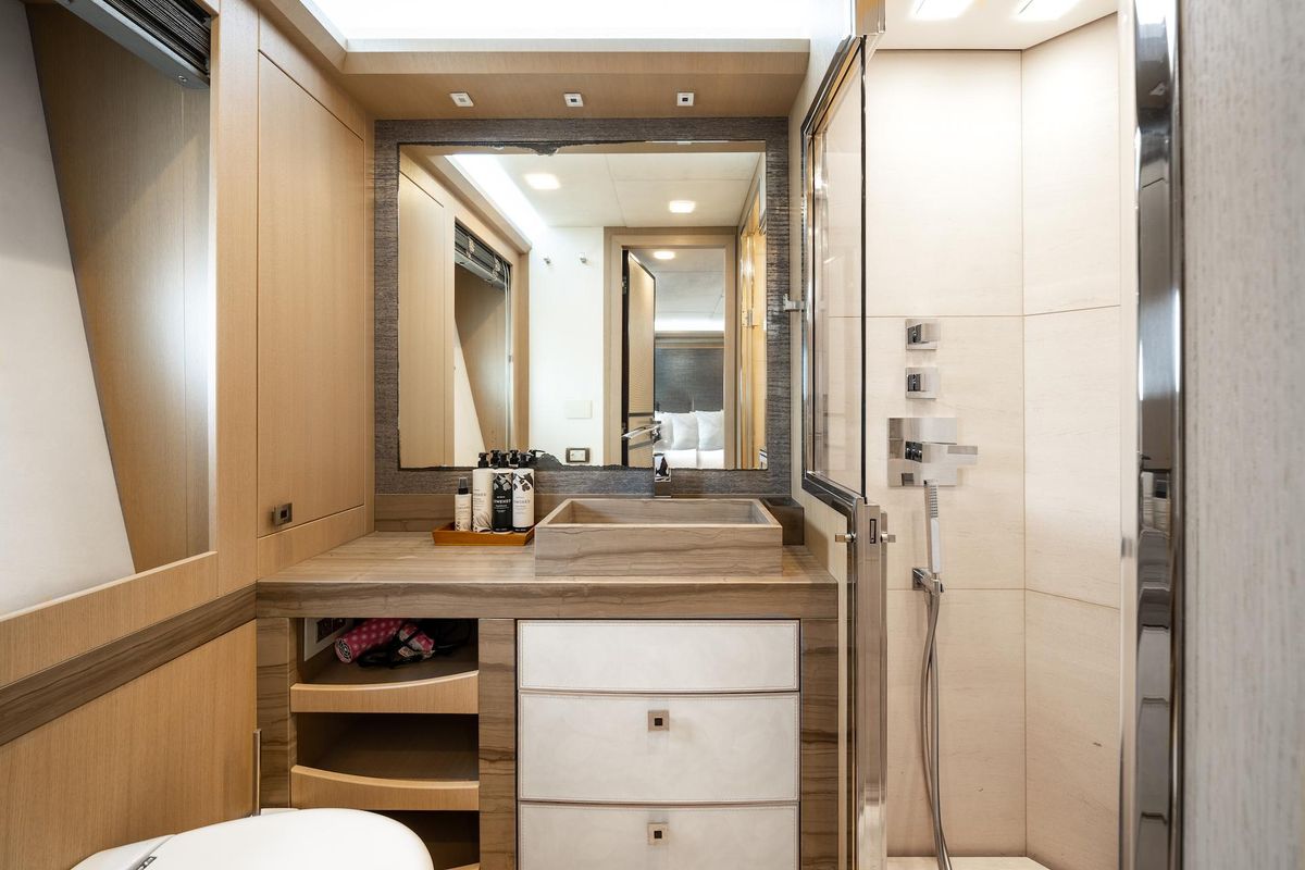 2015 Monte Carlo Yachts 86 