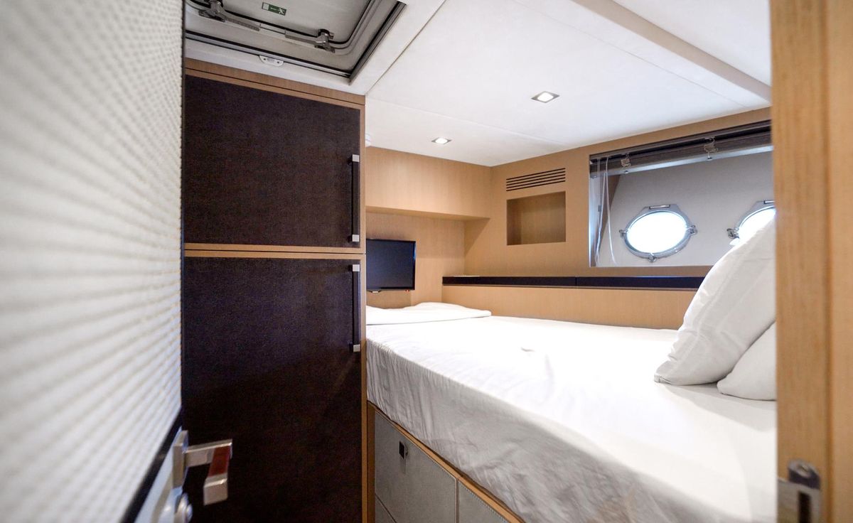 2015 Monte Carlo Yachts 86 