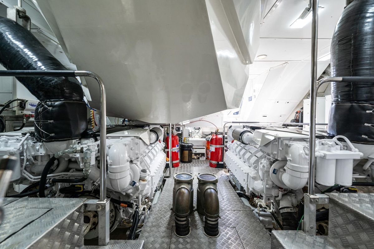 2015 Monte Carlo Yachts 86 