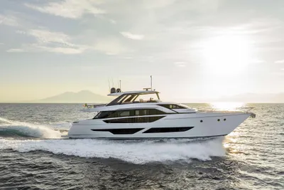 Ferretti Yachts 860