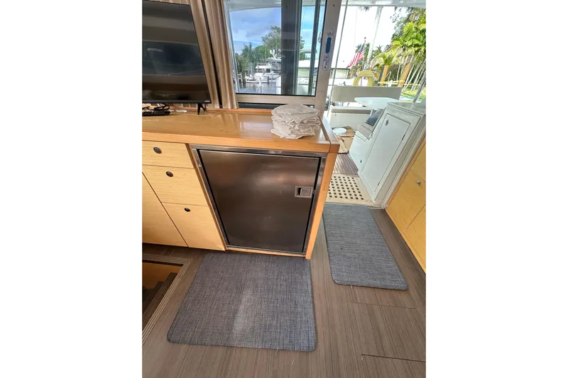 Callisto Yacht Photos Pics Interior of 2014 Lagoon 450 F yacht with modern kitchen and outdoor view.