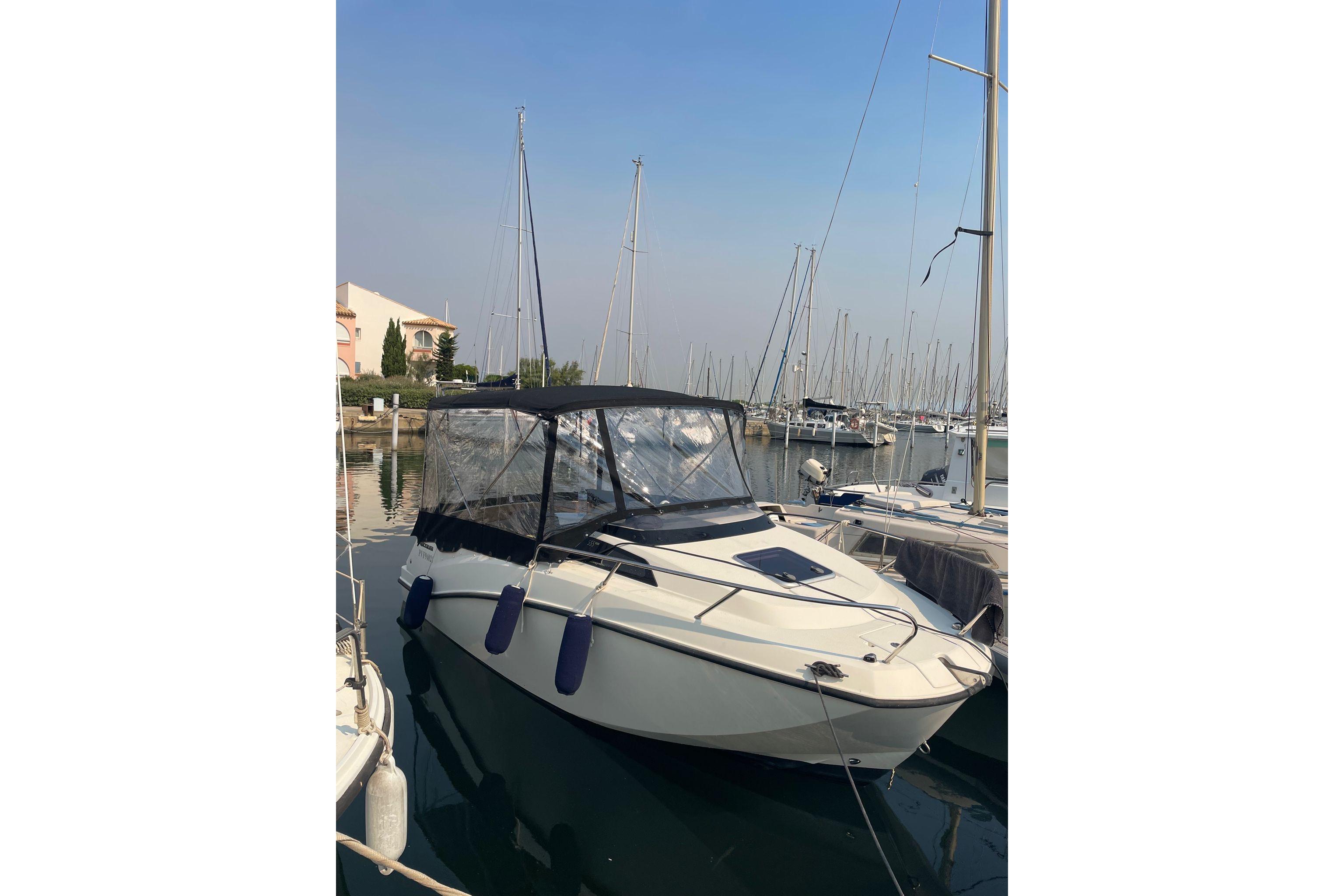 Quicksilver Activ 555 Cabin