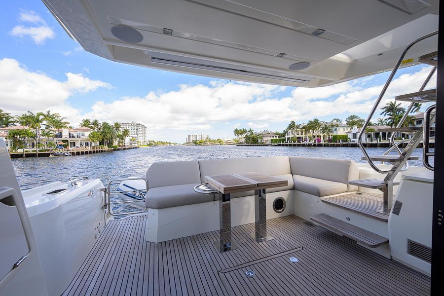 2019 Prestige 520