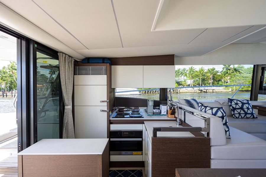 2019 Prestige 520