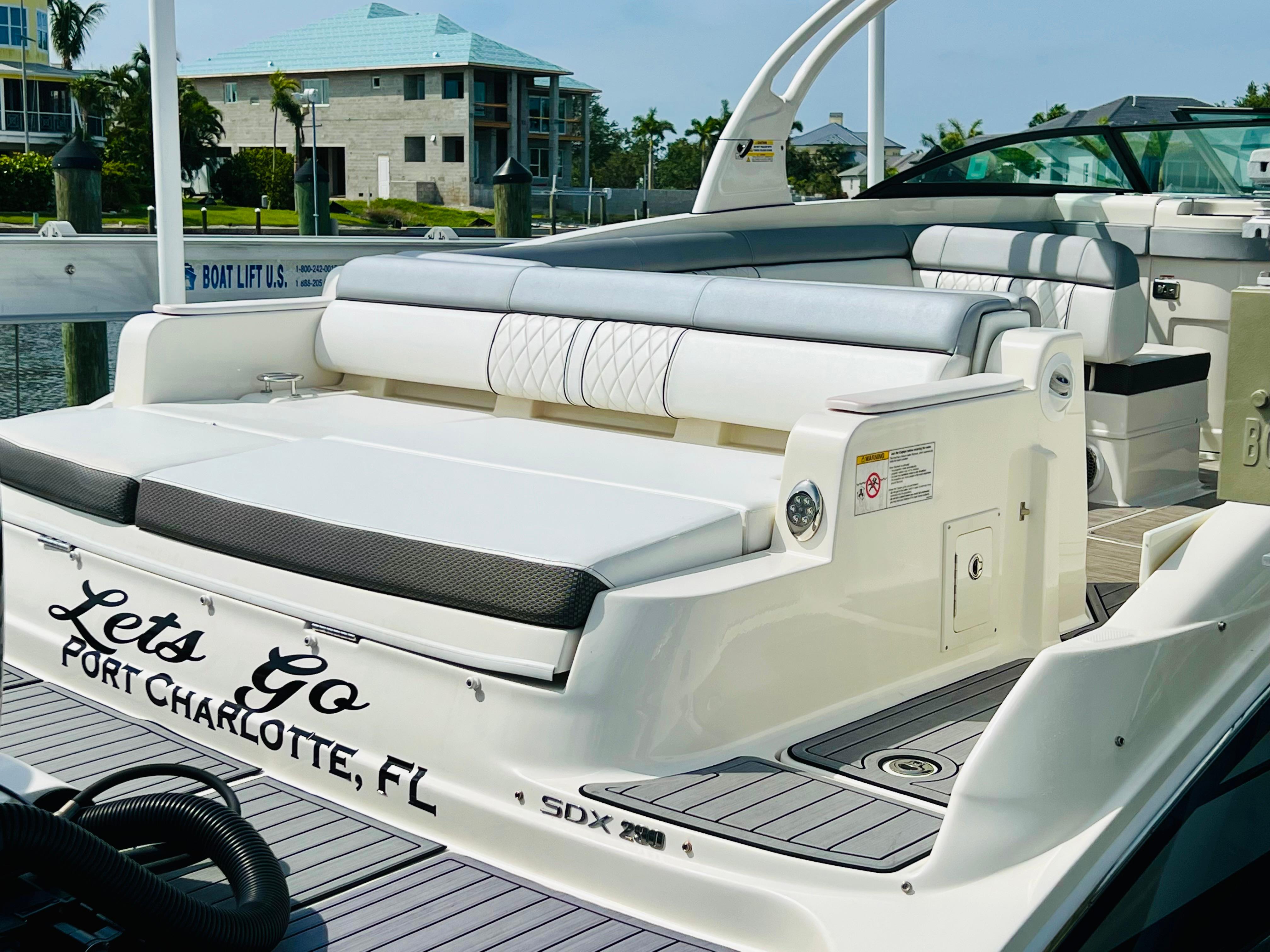 2017 Sea Ray SDX 290 Outboard Deck for sale - YachtWorld
