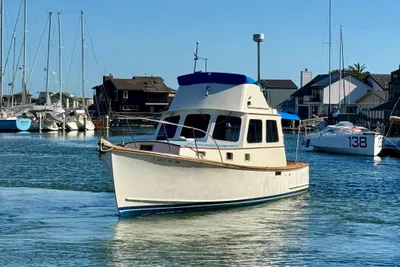 Jarvis Newman Flybridge Cruiser