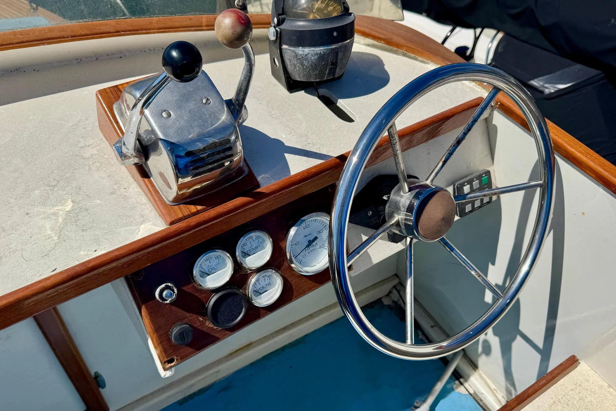 1982 Jarvis Newman Flybridge Cruiser helm with steering wheel and control panel.