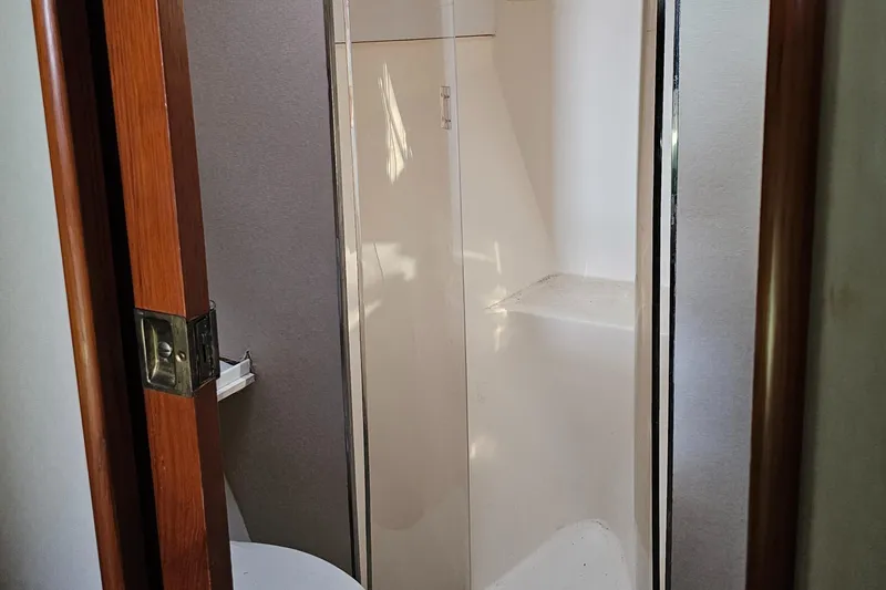  Yacht Photos Pics Shower area in 1999 Ocean Yachts 48 Super Sport boat interior.