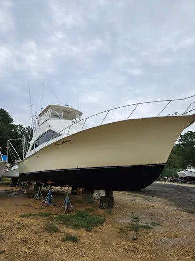  Yacht Photos Pics 1999 Ocean Yachts 48 Super Sport on dry dock, overcast sky background.