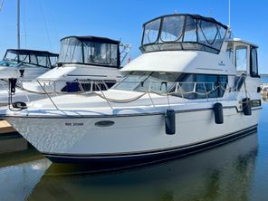 Carver 33 Aft Cabin