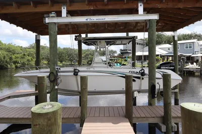 Fountain 25 Center Console