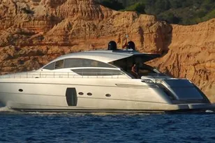 2011 Pershing 64
