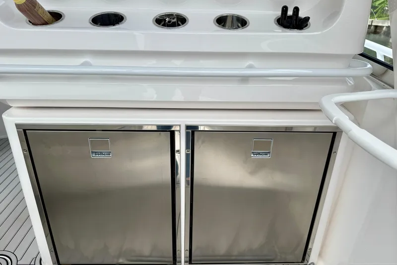 Tekeze Yacht Photos Pics Stainless steel storage on 2019 Intrepid 475 Sport Yacht with rod holders and accessories.