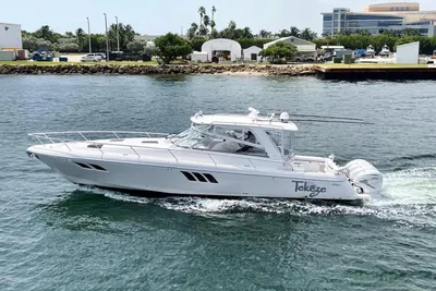 Intrepid 475 Sport Yacht