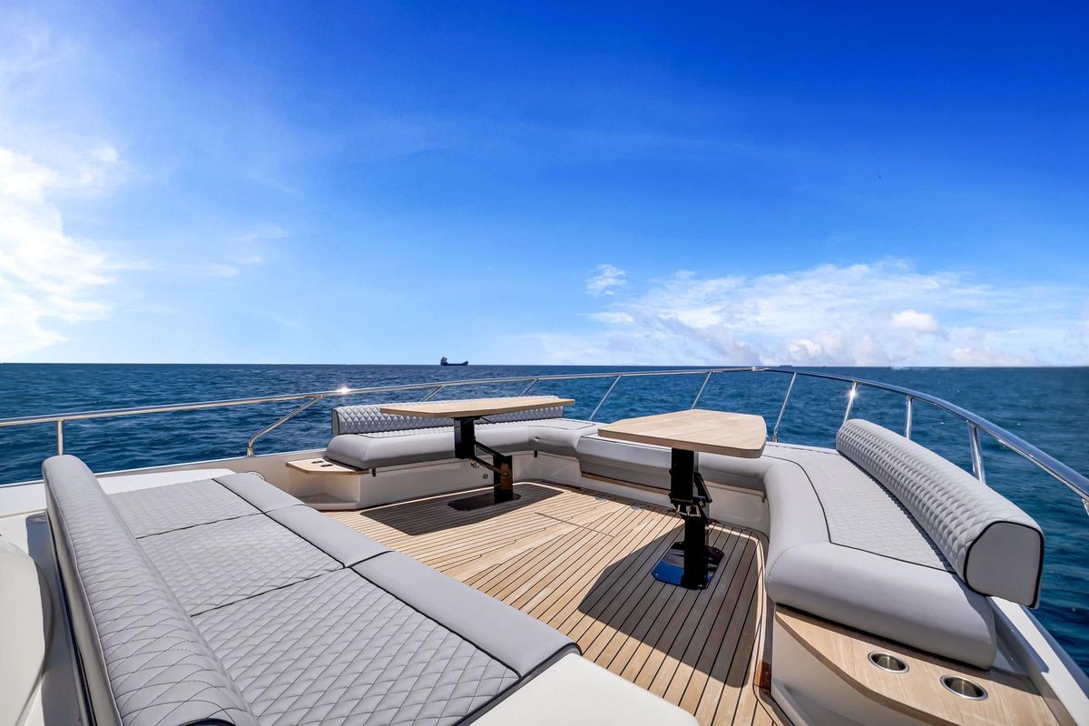 2022 Ferretti Yachts 67 